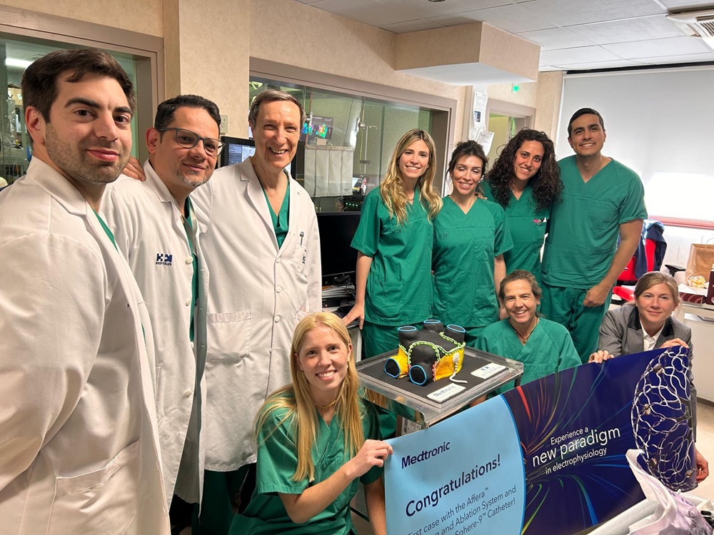 El Dr. Almendral junto al equipo