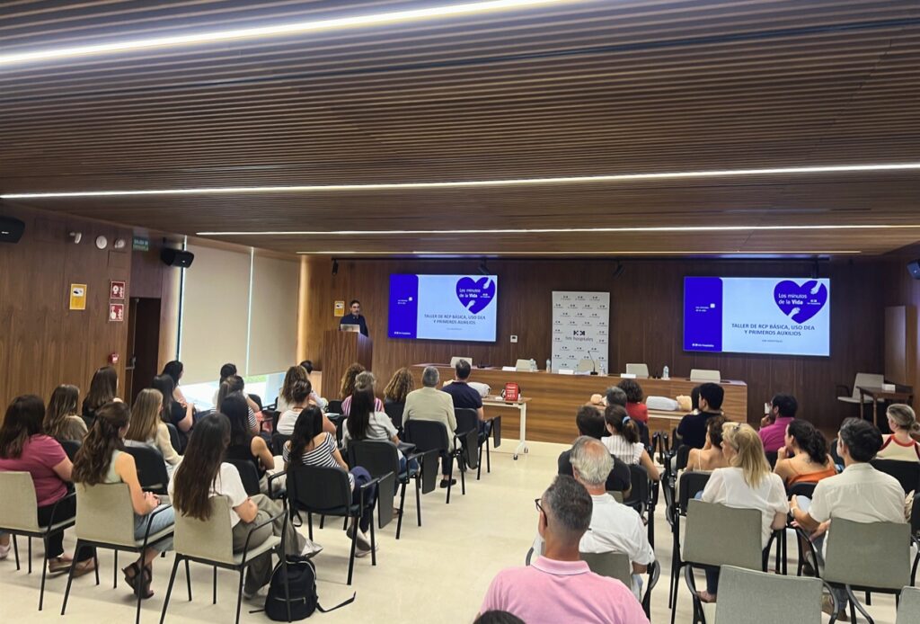 HM Hospitales forma a farmacéuticos de Málaga para salvar vidas ante un paro cardiaco