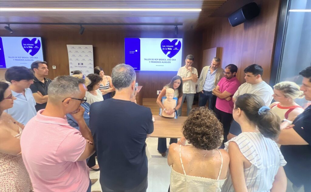 Dra. María González durante el taller de RCP