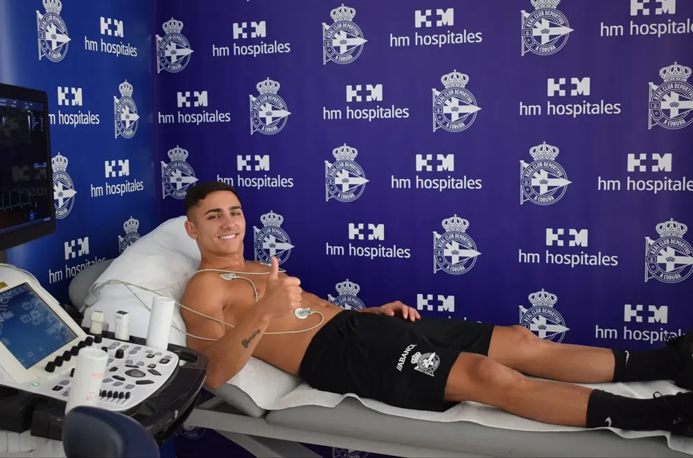 Imagen para: Los jugadores del RC Deportivo pasan en el Hospital HM Modelo los reconocimientos cardiológicos previos al inicio de la pretemporada