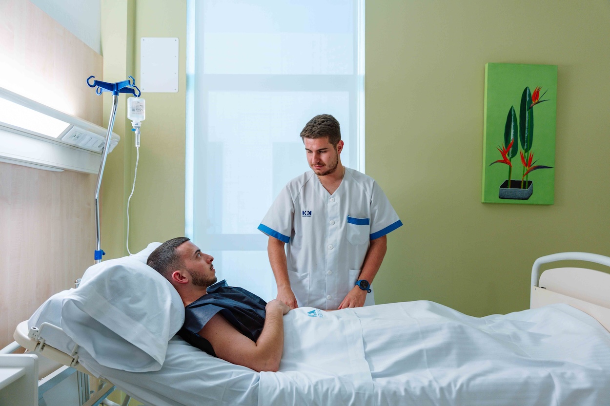 Habitacion paciente y enfermero 1