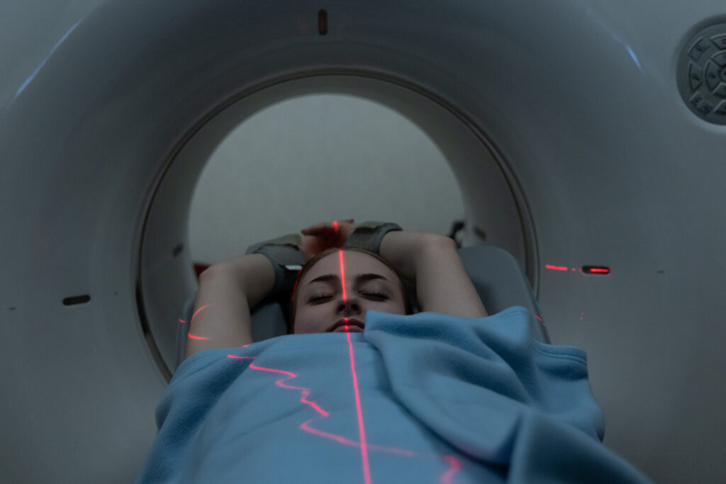 Paciente durante la prueba PET con radioisótopos