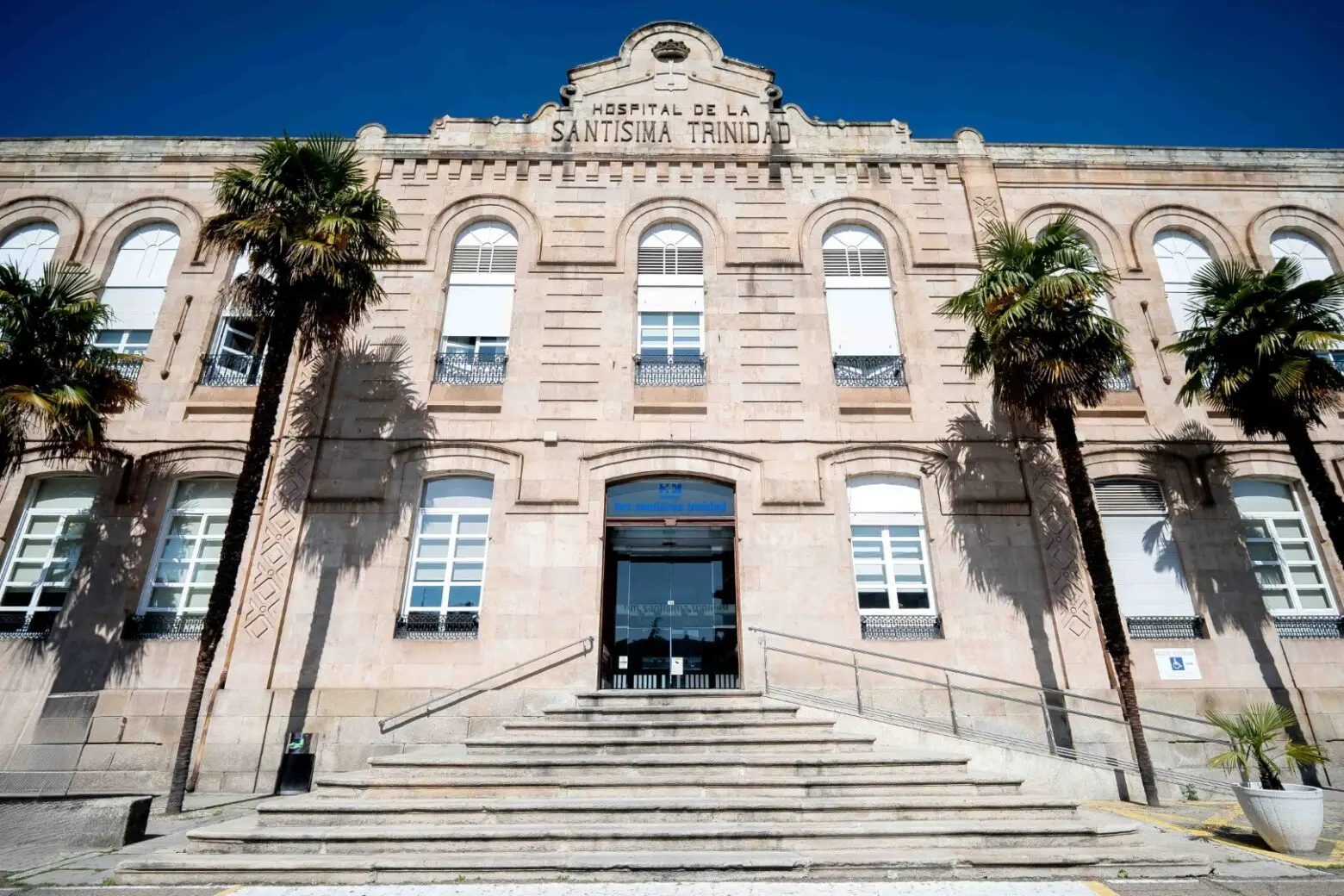 Hm santÍsima trinidad fachada herobanner